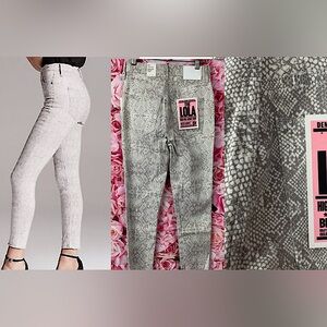 ARITZIA DENIM FORUM Lola white & grey snake print high rise skinny crop jean NWT